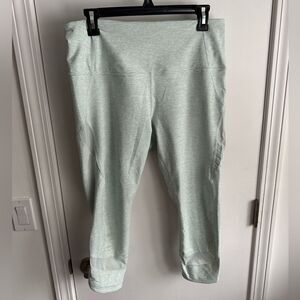 Zella Pale Green Athletic Capris, Size Large